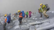 旅遊要安全，日本火山噴發數百遊客被困