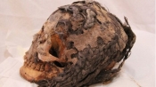 埃及出土3千年前女屍:顱骨盤繞70股接發