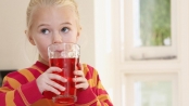 為什麼小孩不能喝碳酸飲料啊