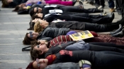 智利婦女躺屍示威,抗議女性暴力